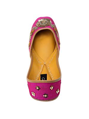 magenta embroidered handcrafted mojris - 12112884 - Standard Image - 2