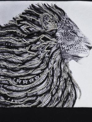 black lion print embellished minaudiere - 1247589 - Standard Image - 5
