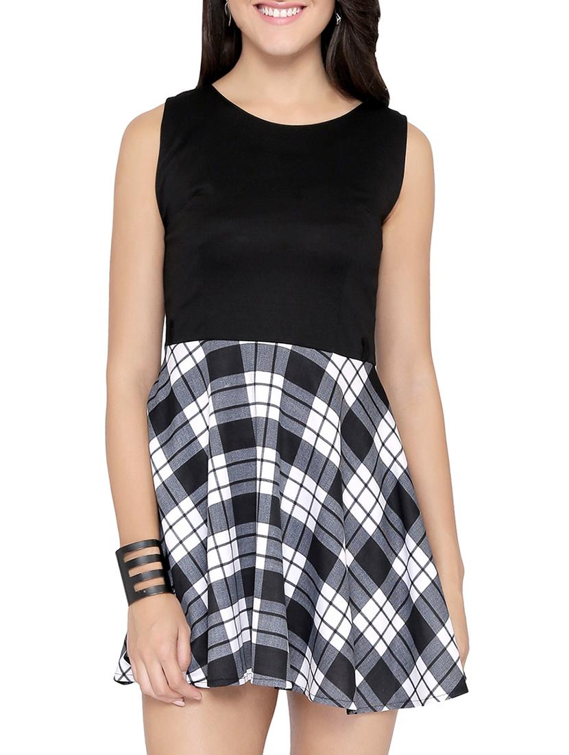 round neck checkered flared dress - 14001581 - Zoom Image - 2