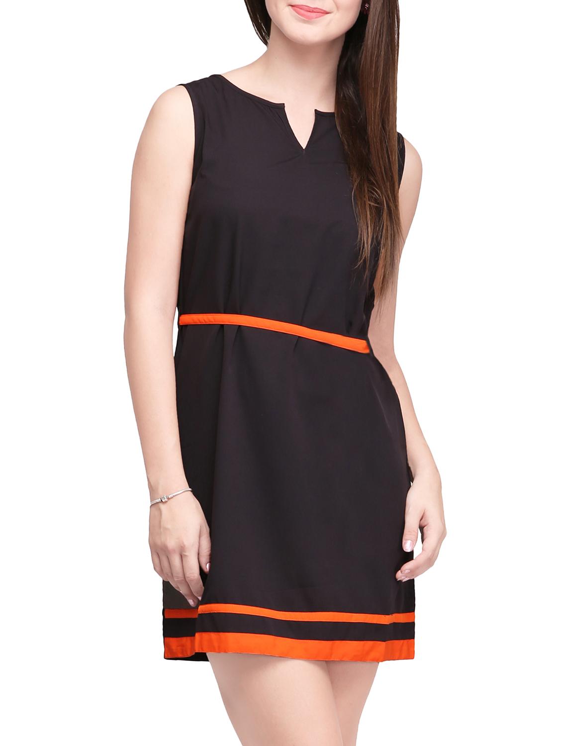 notch neck contrast detail dress - 14005637 - Zoom Image - 2