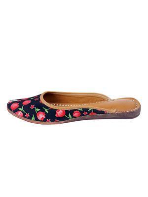 black slip on jutis - 14154629 - Standard Image - 2