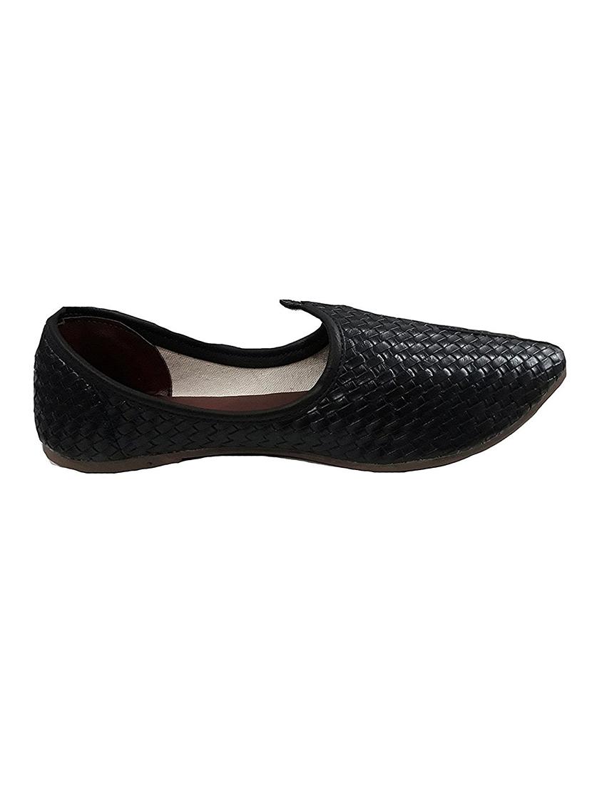 black leather slip on jutis - 14509943 - Zoom Image - 2
