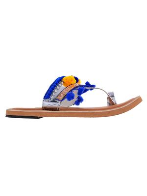 blue one toe kolhapuri - 14717791 - Standard Image - 2