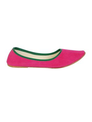 pink slip on jutis - 14799619 - Standard Image - 2