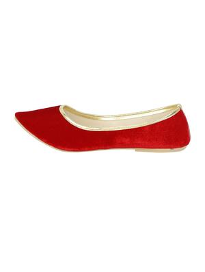 red slip on jutis - 14799625 - Standard Image - 2
