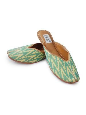green slip on jutis - 14865313 - Standard Image - 2