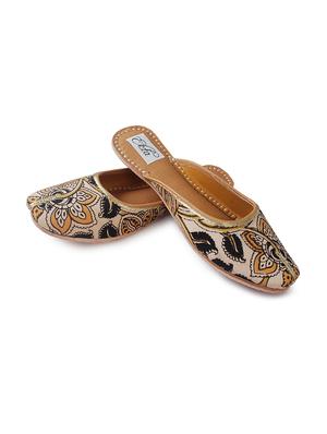 beige slip on jutis - 14865314 - Standard Image - 2