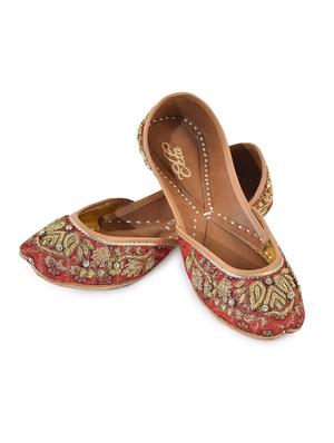red slip on jutis - 14865347 - Standard Image - 2