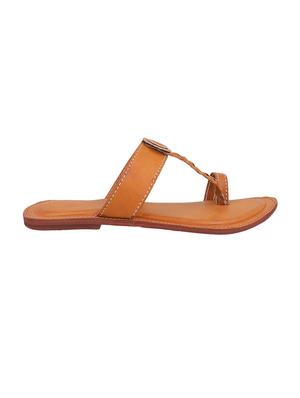 brown one toe kolhapuri - 14894169 - Standard Image - 2