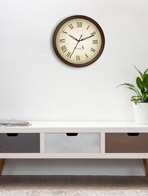 glass round shape wall clock - 14901828 - Standard Image - 2
