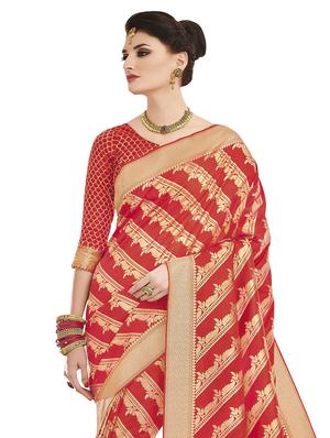 red silk banarasi saree with blouse - 14906983 - Standard Image - 2