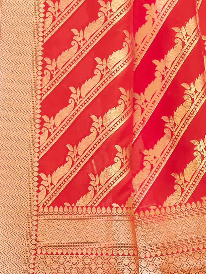 red silk banarasi saree with blouse - 14906983 - Zoom Image - 5
