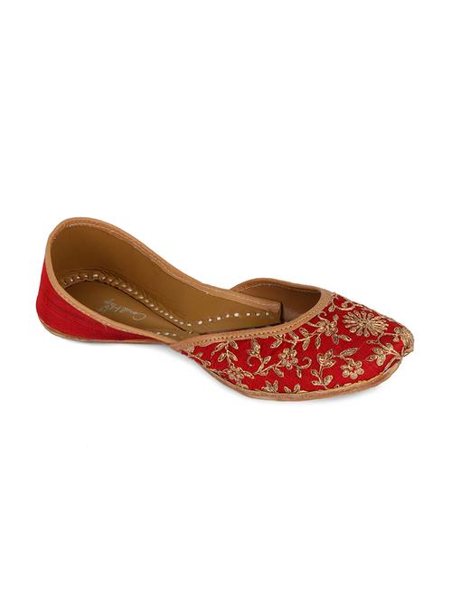 coral haze deep red juttis with gold dori jaal work - 15019797 - Standard Image - 1