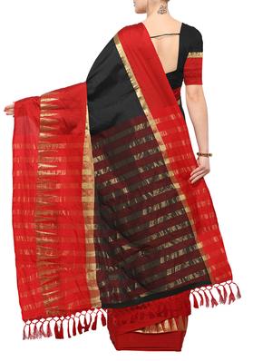 black cotton blend Maheshwari saree with blouse - 15023127 - Standard Image - 2
