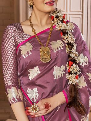 Conversational zari woven saree with blouse - 15026170 - Standard Image - 2