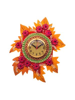 handcrafted papier-mache leaf shape wall clock - 15148674 - Standard Image - 2