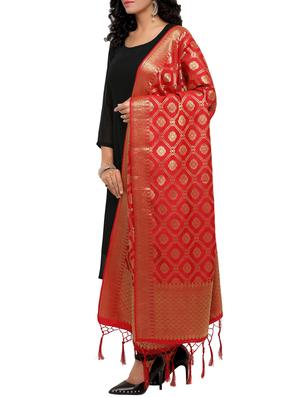 Red banarasi dupatta - 15168862 - Standard Image - 2