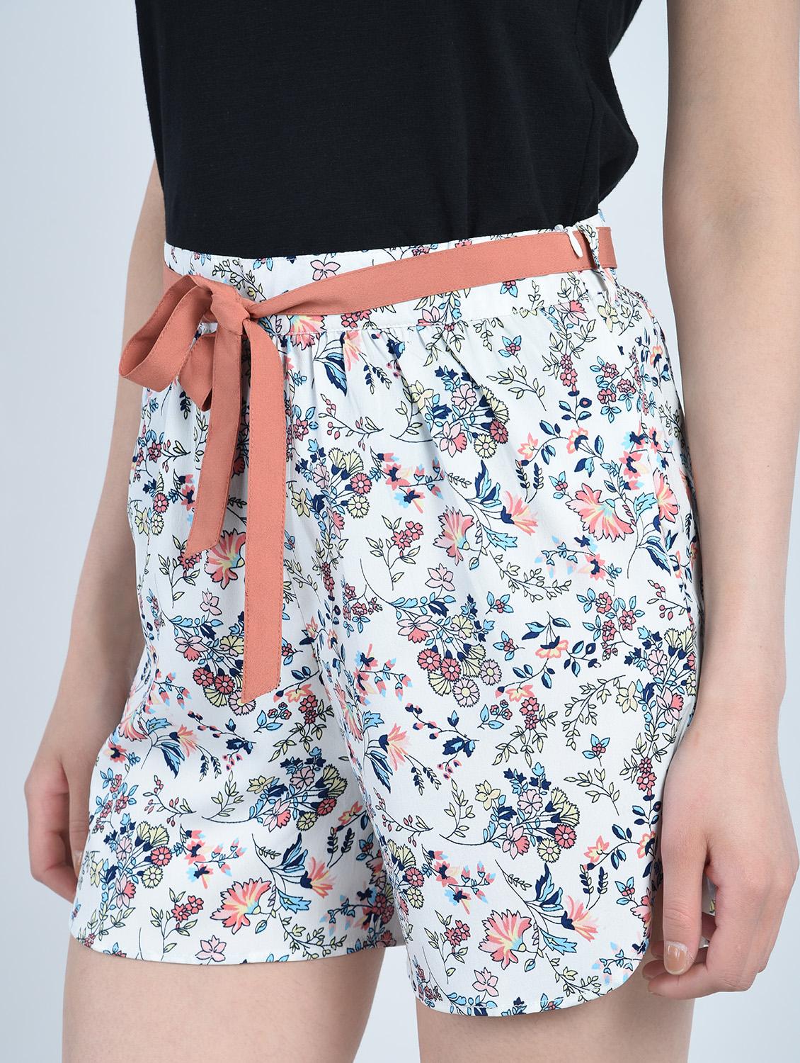 white floral printed shorts - 15217824 - Zoom Image - 2