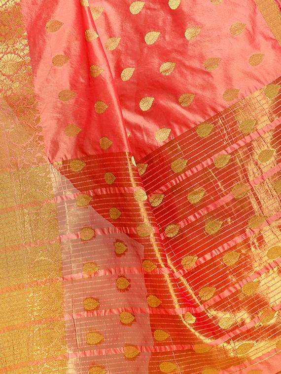 peach silk blend banarasi saree with blouse - 15225824 - Zoom Image - 5