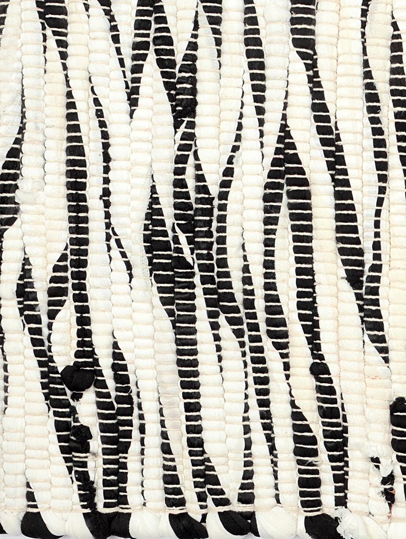 100% cotton unique design handloom made soft reversiable multi purpose Chindi rugs for regular use. Size is 90x150 cm - 15235367 - Zoom Image - 5