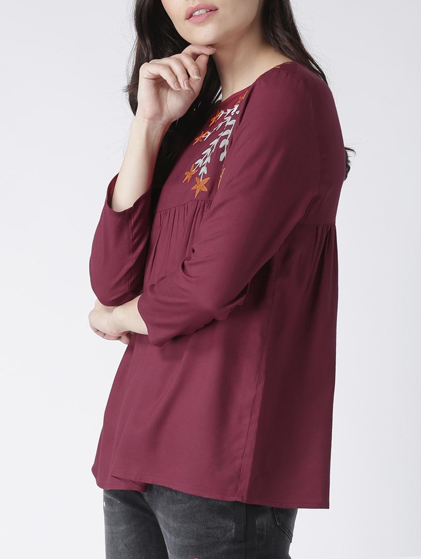 keyhole back embroidered top - 15260020 - Zoom Image - 2