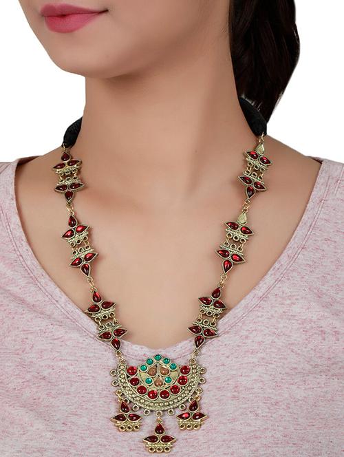 tribal necklace - 15268793 - Standard Image - 1