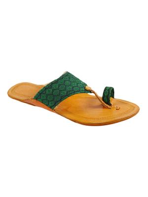 green one toe kolhapuri - 15272208 - Standard Image - 2