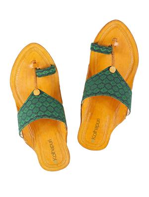 green one toe kolhapuri - 15272208 - Standard Image - 5