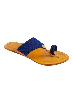 blue one toe kolhapuri - 15272211 - Standard Image - 2