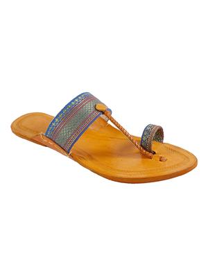 gold one toe kolhapuri - 15272212 - Standard Image - 2