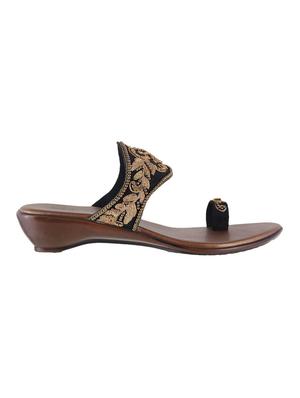 black one toe sandal - 15304985 - Standard Image - 2