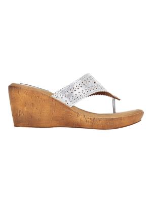 silver toe separator wedge - 15318659 - Standard Image - 2