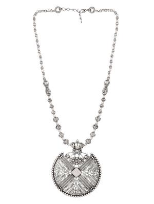 tribal necklace - 15323263 - Standard Image - 2