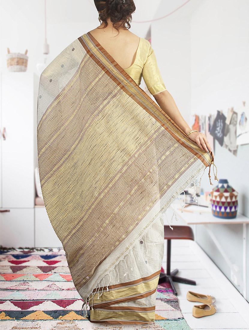 delicate golden bordered handloom saree with blouse - 15332996 - Zoom Image - 2