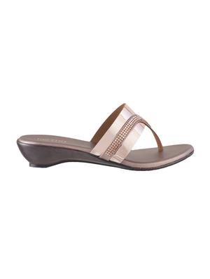 beige toe separator wedges - 15339840 - Standard Image - 2