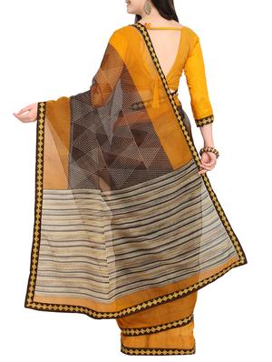 Contrast bordered Geometrical printed saree with blouse - 15414834 - Standard Image - 2