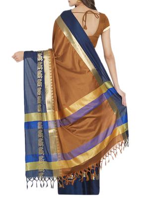 Contrast bordered handloom saree with blouse - 15419488 - Standard Image - 2