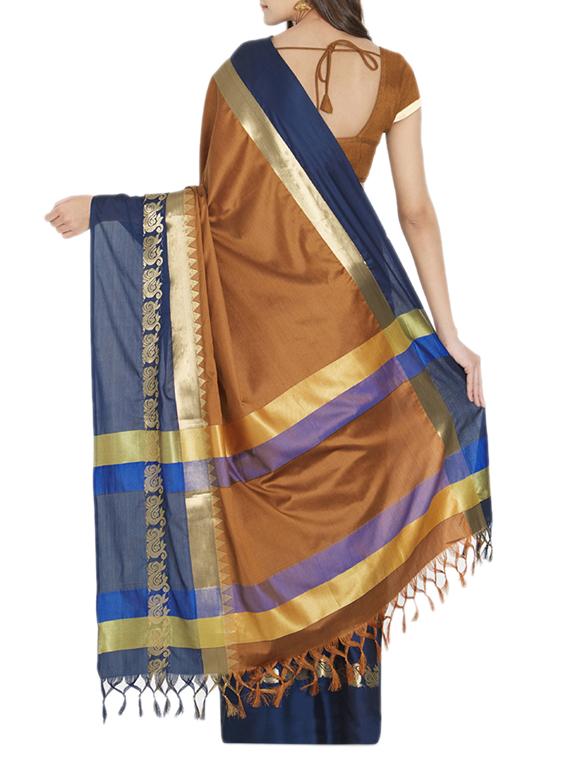 Contrast bordered handloom saree with blouse - 15419488 - Zoom Image - 2