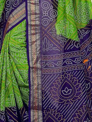 Zari contrast border bandhani saree with blouse - 15433797 - Standard Image - 2