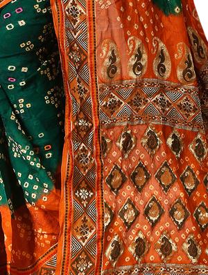 Silver Zari Pallu bandhani saree with blouse - 15433808 - Standard Image - 2