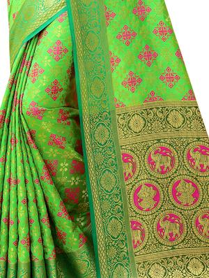 Delicate golden zari woven saree with blouse - 15433908 - Standard Image - 2
