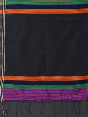 contrast pallu striped jamdani saree with blouse - 15452401 - Standard Image - 5