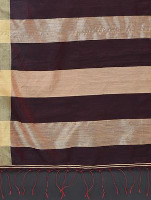 contrast striped jamdani saree with blouse - 15452404 - Standard Image - 5