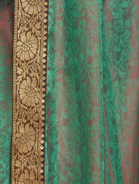 zari border floral woven saree with blouse - 15474943 - Zoom Image - 2