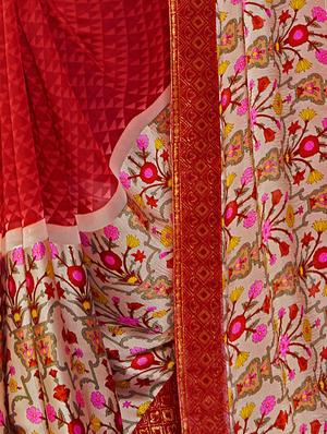 floral printed border geometrical saree with blouse - 15474960 - Standard Image - 2