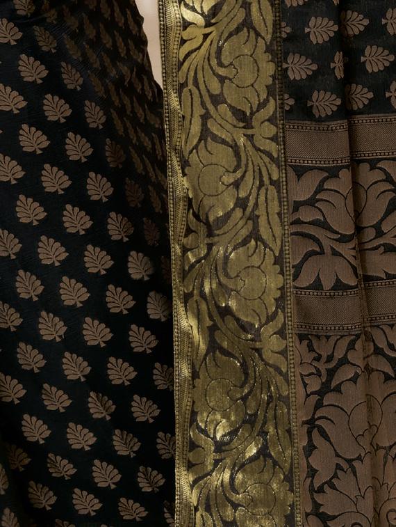 gold zari motif banarasi saree with blouse - 15475064 - Zoom Image - 2