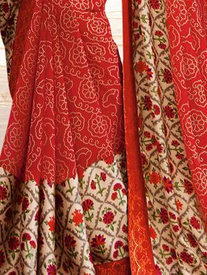 lace border floral printed saree with blouse - 15475081 - Standard Image - 2