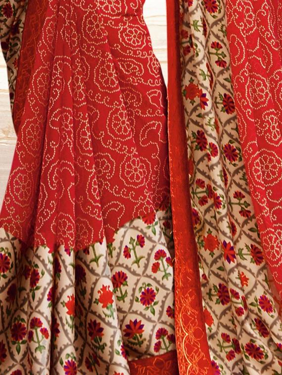 lace border floral printed saree with blouse - 15475081 - Zoom Image - 2
