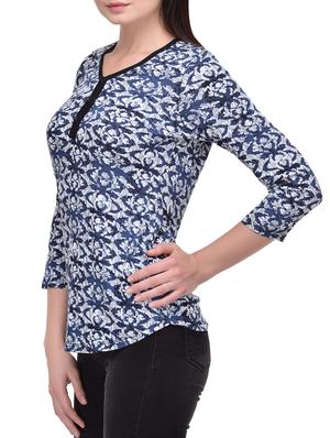 piping detail button closure top - 15483162 - Standard Image - 2
