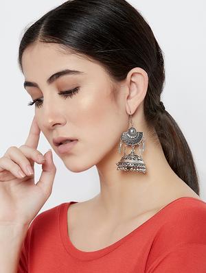 silver metal jewellery - 15485384 - Standard Image - 2
